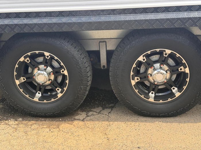 2024 Traveller Intrigue 20'6 Rear Door