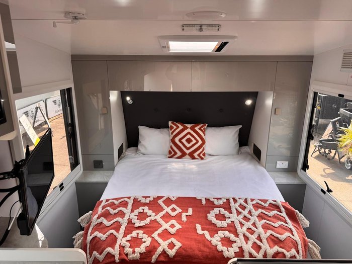 2024 Traveller Intrigue 20'6 Rear Door