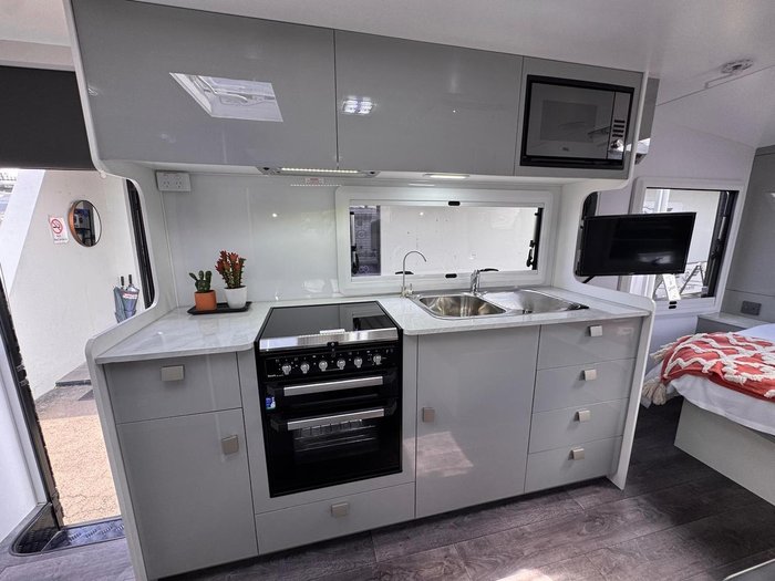 2024 Traveller Intrigue 20'6 Rear Door