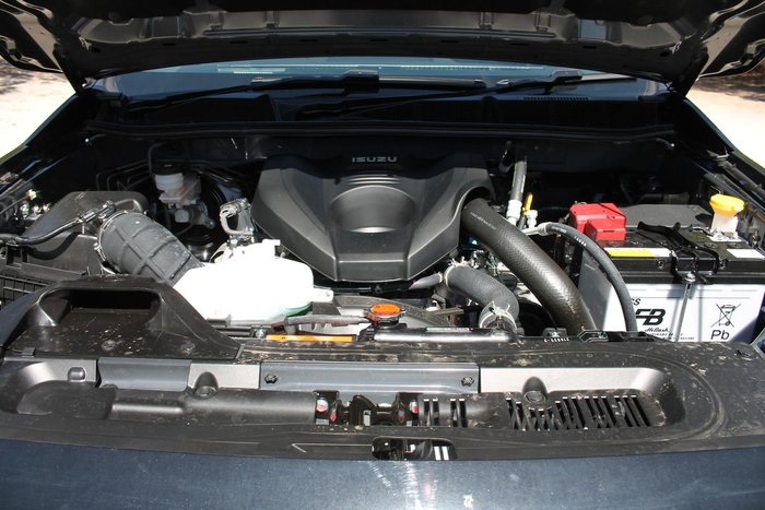 2025 Isuzu D-MAX BLADE