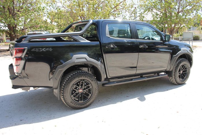 2025 Isuzu D-MAX BLADE