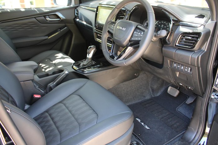 2025 Isuzu D-MAX BLADE