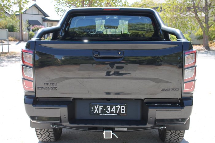 2025 Isuzu D-MAX BLADE