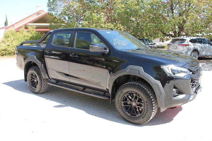 2025 Isuzu D-MAX BLADE