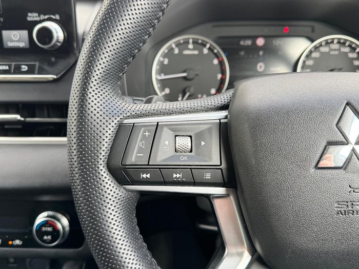 2022 Mitsubishi Outlander LS