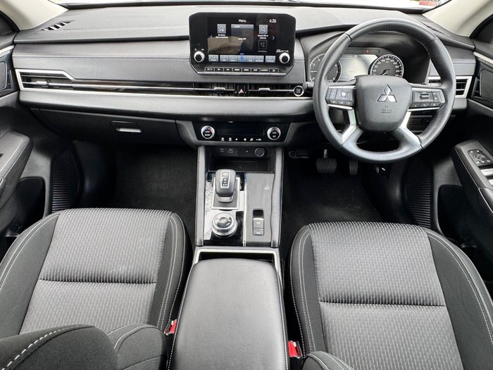 2022 Mitsubishi Outlander LS