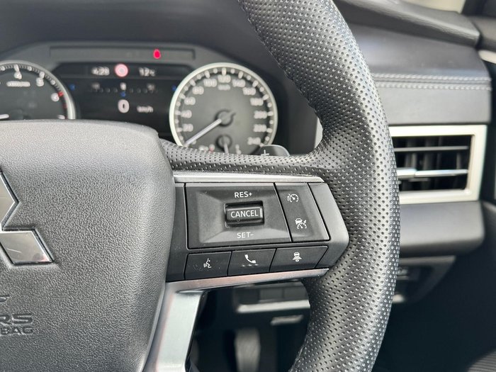 2022 Mitsubishi Outlander LS