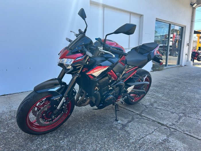 2024 Kawasaki Z900 (ZR900) RED