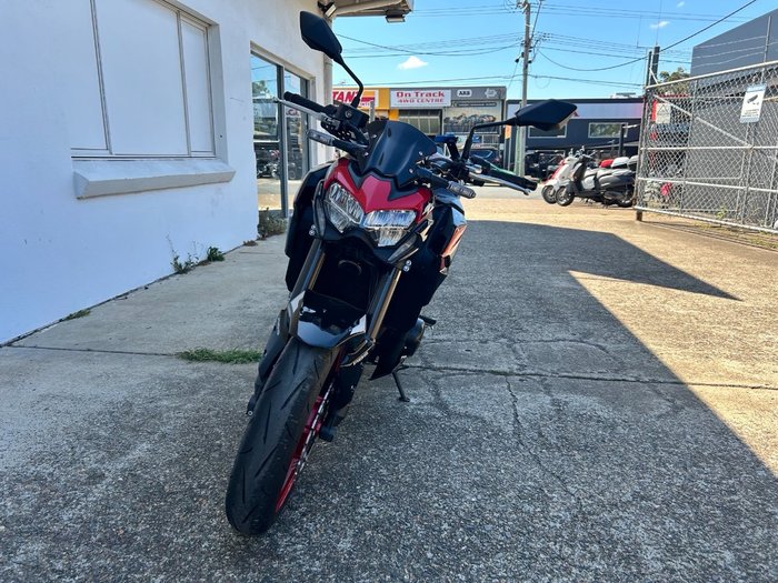 2024 Kawasaki Z900 (ZR900) RED