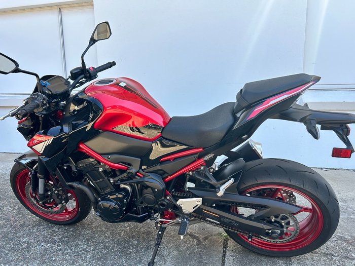 2024 Kawasaki Z900 (ZR900) RED