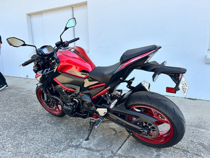 2024 Kawasaki Z900 (ZR900) RED