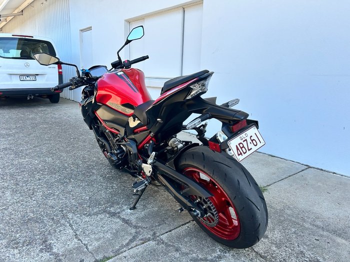 2024 Kawasaki Z900 (ZR900) RED