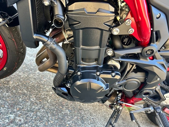 2024 Kawasaki Z900 (ZR900) RED