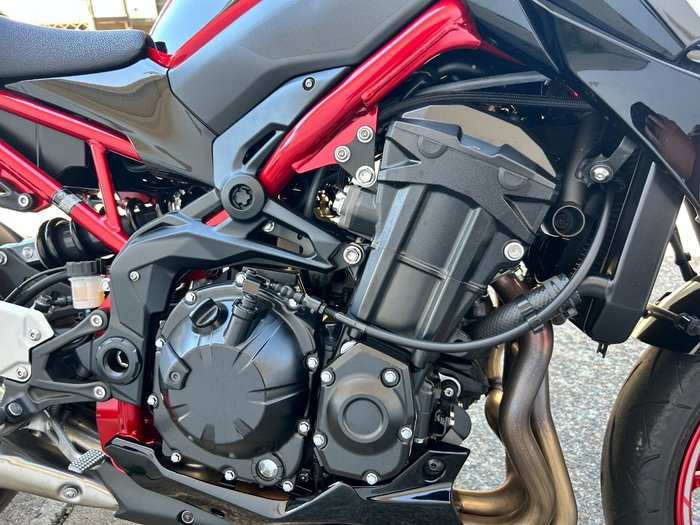 2024 Kawasaki Z900 (ZR900) RED