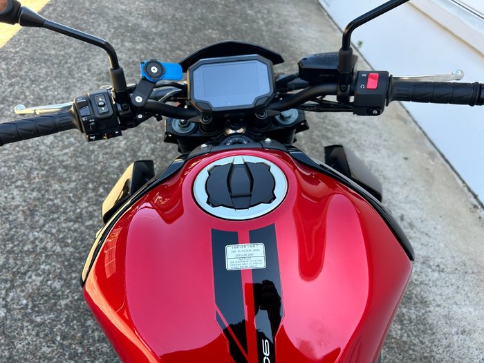 2024 Kawasaki Z900 (ZR900) RED