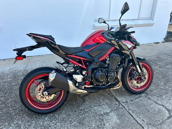 2024 Kawasaki Z900 (ZR900) RED
