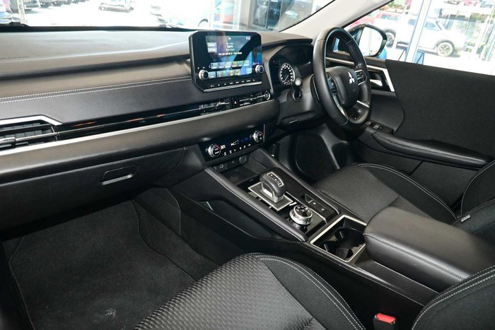 2024 Mitsubishi Outlander LS