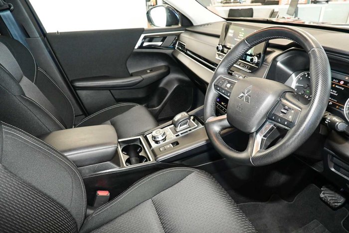 2024 Mitsubishi Outlander LS