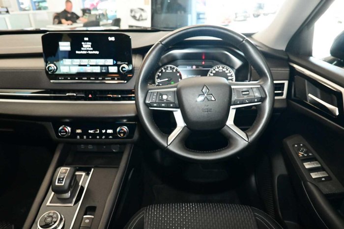 2024 Mitsubishi Outlander LS