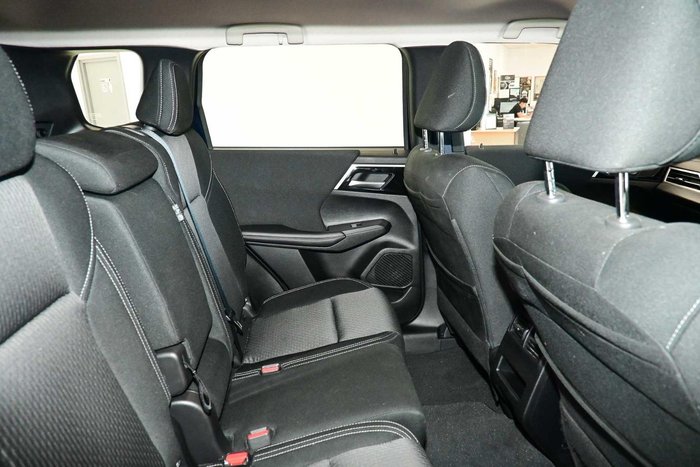 2024 Mitsubishi Outlander LS