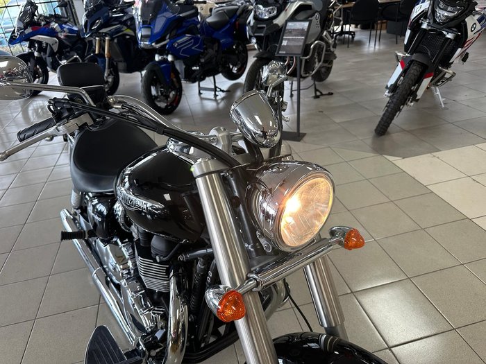 2014 Triumph America America Black