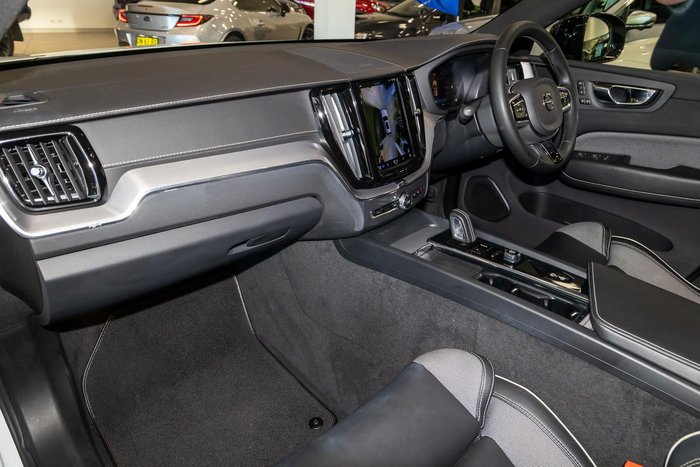 2021 Volvo XC60 B6 R-Design MY22 AWD White