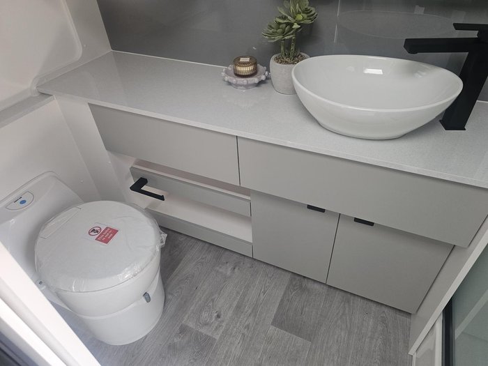 2025 New Age Caravans Manta Ray Mr19er Emb My25