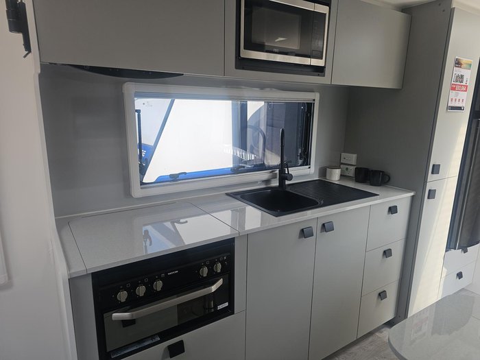 2025 New Age Caravans Manta Ray Mr19er Emb My25