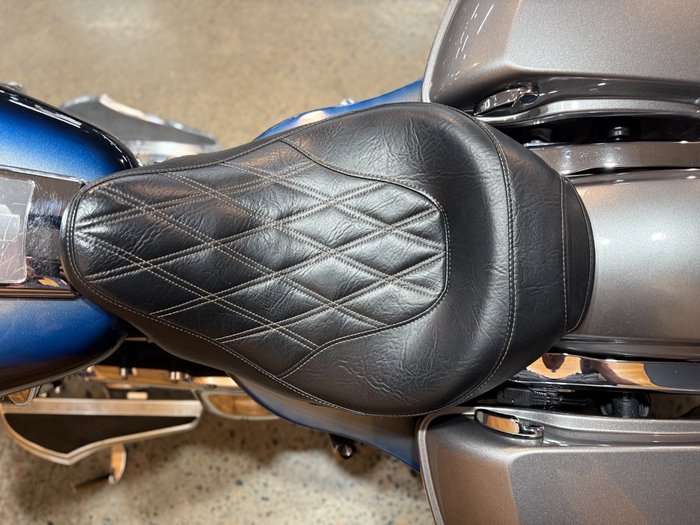 2017 Harley-davidson FLHR ROAD KING BILLET SILVER