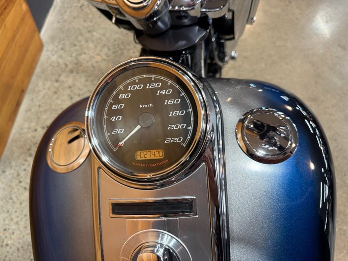 2017 Harley-davidson FLHR ROAD KING BILLET SILVER