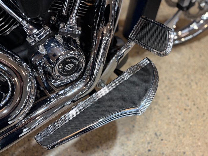 2017 Harley-davidson FLHR ROAD KING BILLET SILVER