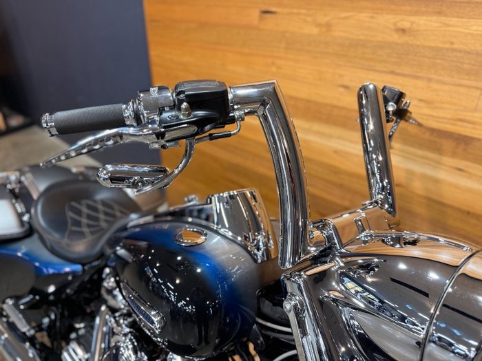 2017 Harley-davidson FLHR ROAD KING BILLET SILVER