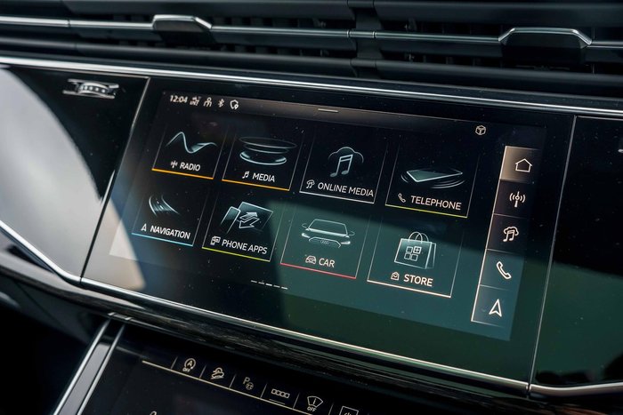 2025 Audi Q8 55 TFSI S line