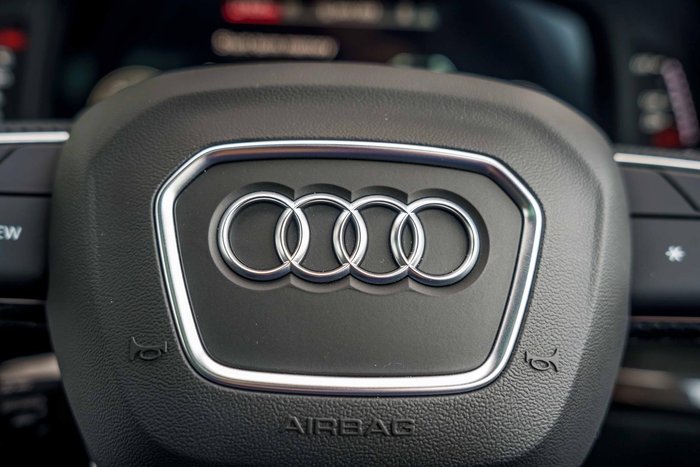 2025 Audi Q8 55 TFSI S line