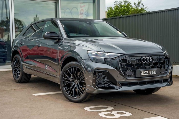 2025 Audi Q8 55 TFSI S line