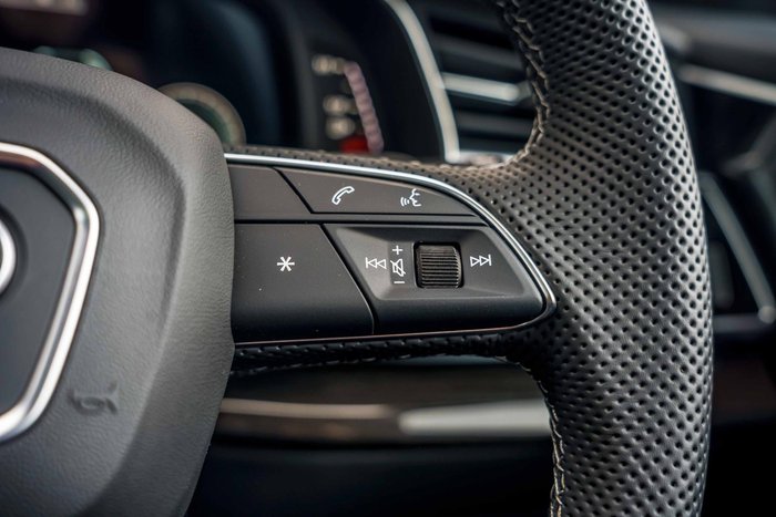 2025 Audi Q8 55 TFSI S line