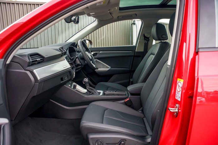 2025 Audi Q3 35 TFSI S line edition