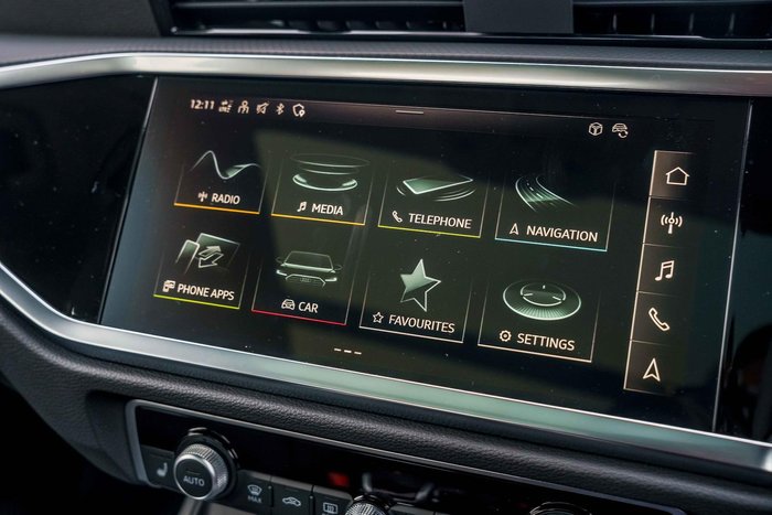 2025 Audi Q3 35 TFSI S line edition