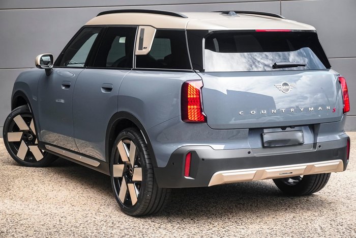 2025 MINI Countryman S Favoured