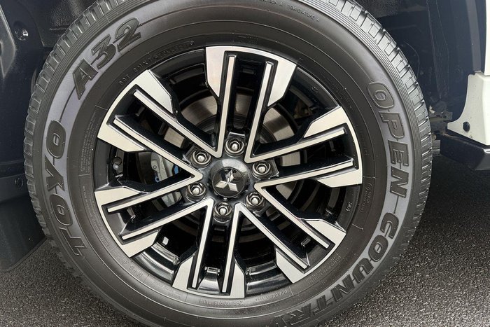 2022 Mitsubishi Pajero Sport GLS