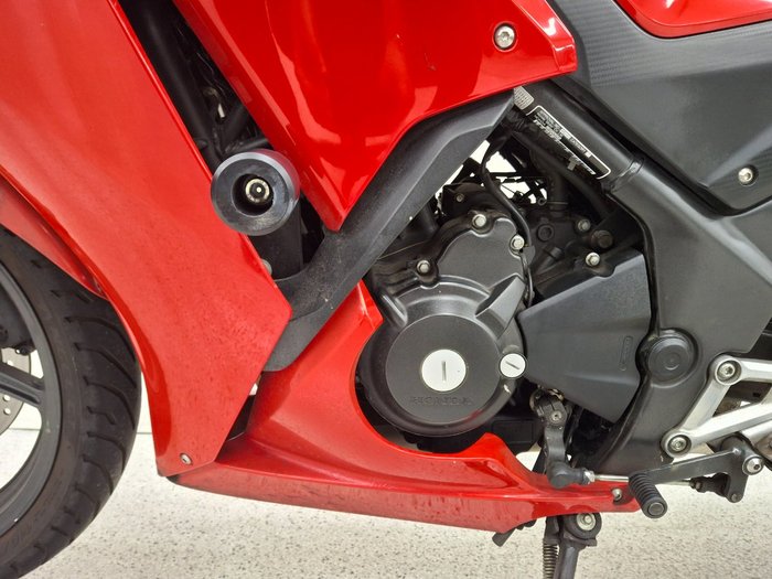 2015 Honda CBR300R Red
