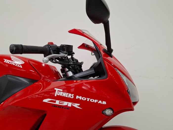 2015 Honda CBR300R Red