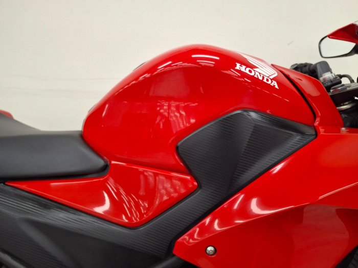 2015 Honda CBR300R Red