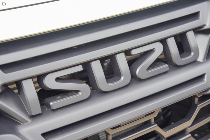 2025 Isuzu D-MAX BLADE