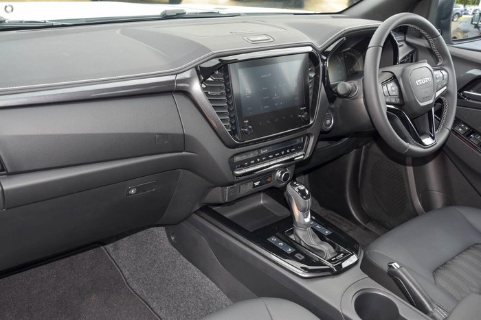 2025 Isuzu D-MAX BLADE