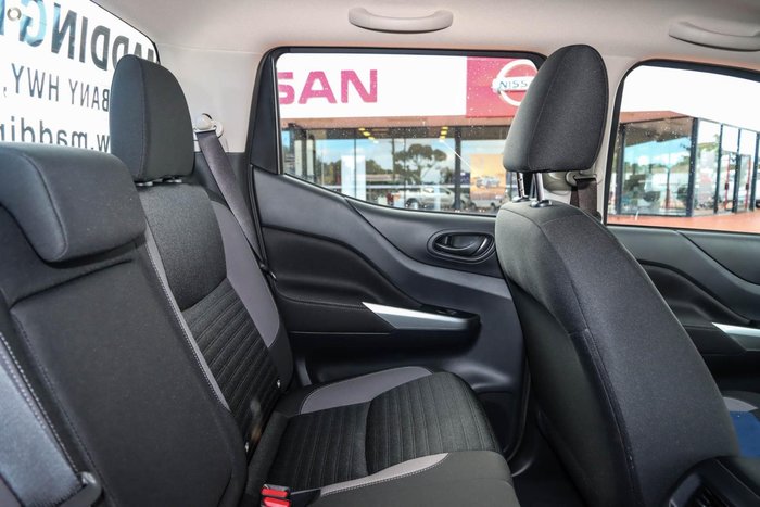 2025 Nissan Navara SL