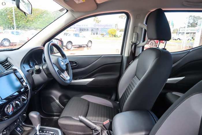 2025 Nissan Navara SL