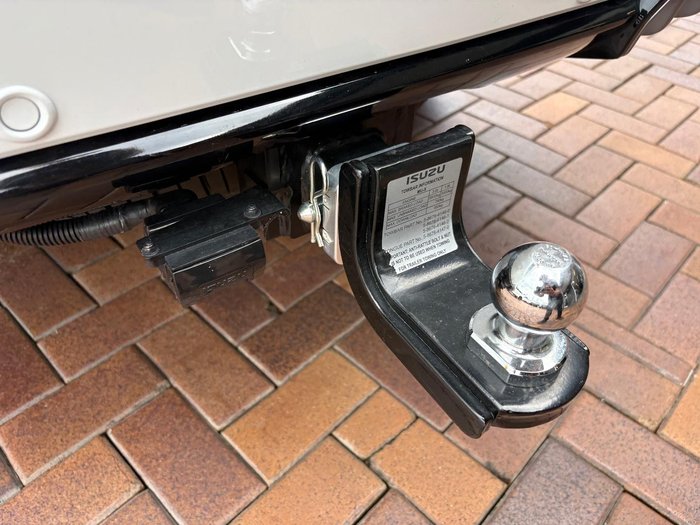 2024 Isuzu MU-X X-TERRAIN