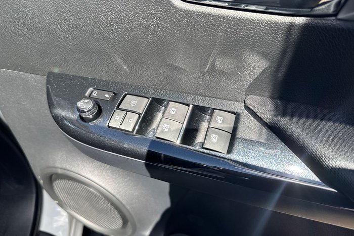 2025 Toyota Hilux SR5 48V