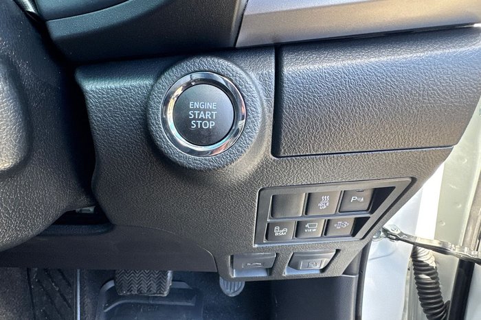 2025 Toyota Hilux SR5 48V